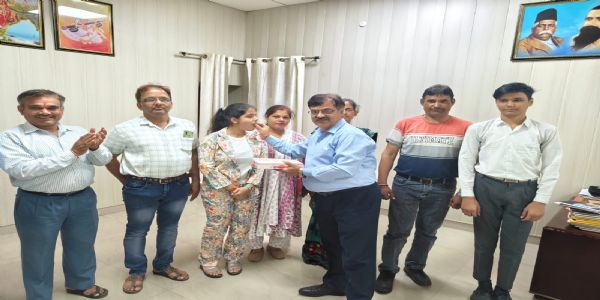 इंटरमीडिएट में सरस्वती विद्या मंदिर मायापुर की वंशिका प्रदेश में तीसरे और बीएचईएल की कशिश चौथे स्थान पर रहीं