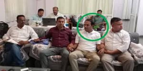 खरगोन में बीईओ दो हजार रुपये की रिश्वत लेते रंगे हाथ गिरफ्तार