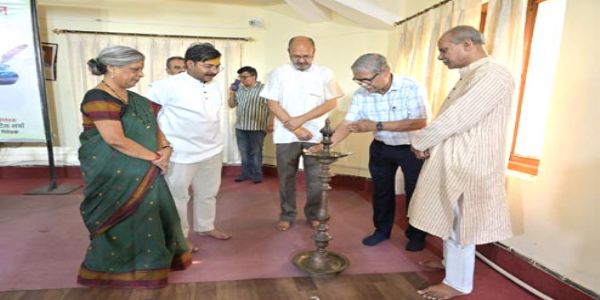 किताबों से दोस्ती ही सृजन की पहली सीढ़ी, साहित्य से दबी आवाजें बुलंद : डॉ. धनंजय चोपड़ा