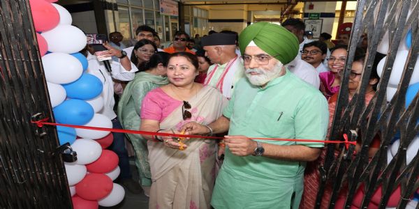 महापौर ने स्वामी दयानंद अस्पताल में अत्याधुनिक एडवांस आई केयर सेंटर का किया उद्घाटन