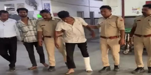उदयपुर में छात्रा से छेड़छाड़ के दो आरोपित गिरफ्तार, एक का पैर टूटा