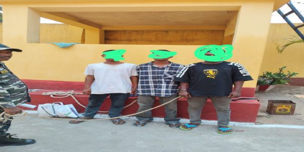 चोरी की बाइक के साथ तीन युवक गिरफ्तार