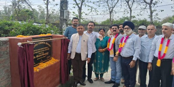 विधायक डॉ. भारत भूषण ने वार्ड-17 में लेन व नाली निर्माण कार्य जनता को समर्पित किया