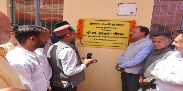 मंत्री हर्षवर्धन चौहान ने शिलाई में किया पीएचसी और स्कूल कमरों का लोकार्पण