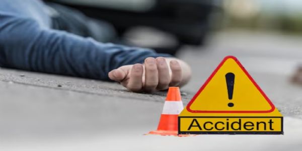 शादी से वापस लौट रही कार पलटी, तीन की मौत