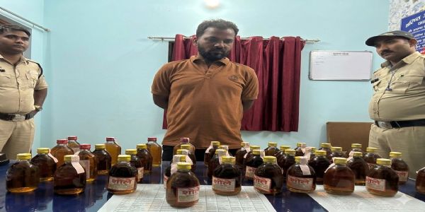 अवैध शराब बिक्री के खिलाफ कार्रवाई, 40 पाव शराब के साथ आरोपित गिरफ्तार