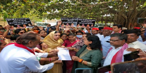 कन्नौज: अखिलेश यादव के पुतला दहन पर सपा कार्यकर्ताओं ने जताई नाराजगी