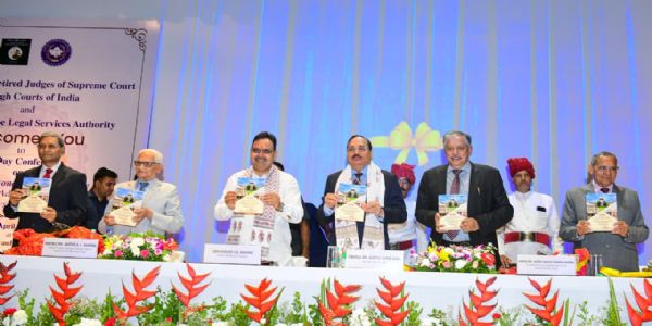 राज्य विधिक सेवा प्राधिकरण की ओर से आयोजित द बेंच बियोंड रिटायरमेंट विषय पर आयोजित कॉन्फ्रेंस में मौजूद सुप्रीम कोर्ट के मुख्य न्यायाधीश सूर्यकांत व मुख्यमंत्री भजनलाल शर्मा