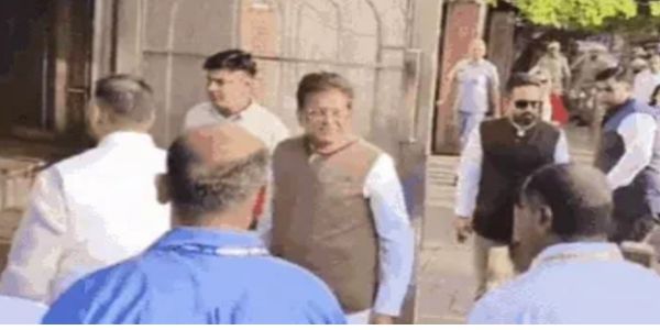 पीयूष गोयल पहुंचे ताजमहल