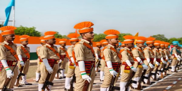 जिलाधिकारी ने दीक्षांत परेड समारोह में ली सलामी, पुलिस अधीक्षक ने दिलाई शपथ