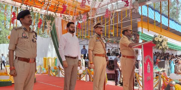 झांसी : 595 महिला सिपाहियों का दीक्षांत परेड समारोह आयोजित