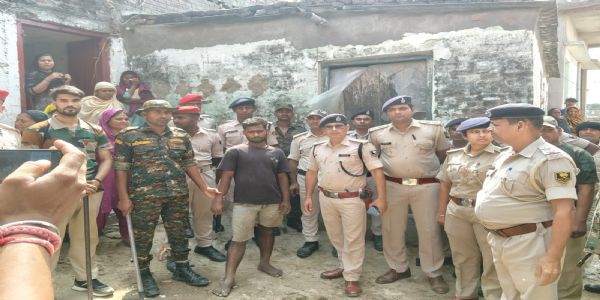 फरार अभियुक्तों के खिलाफ जिले भर में चला कुर्की महाअभियान