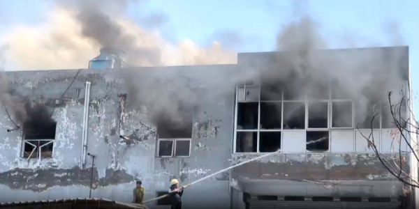 फैक्ट्री में लगी आग, लाखों का नुकसान