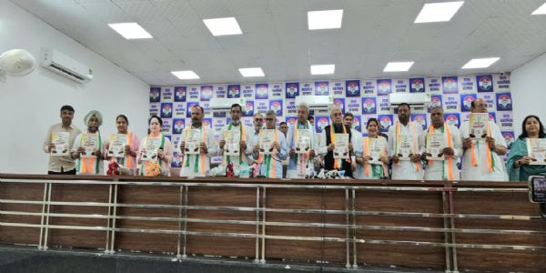 निकाय चुनाव: कांग्रेस ने घोषणा पत्र में दिया ग्रीन सिटी,क्लीन सिटी का नारा