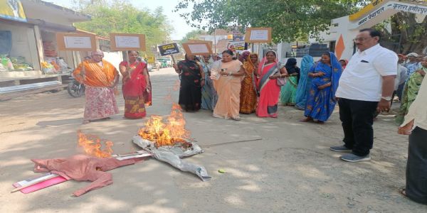 सपा-कांग्रेस की पहचान, नारी शक्ति का अपमान