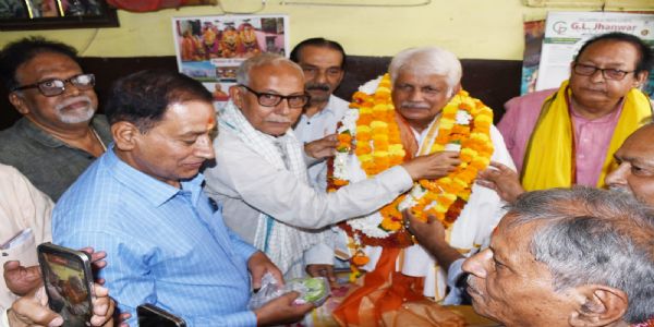 श्री संकटमोचन मंदिर के महंत को दिया गया ‘वाह पखावजबाज वाह’ सम्मान, असि की अड़ी पर जमी महफिल