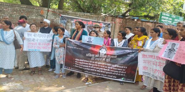 अंकिता हत्याकांड मामले में जंतर-मंतर पर न्याय की मांग को लेकर हुआ प्रदर्शन