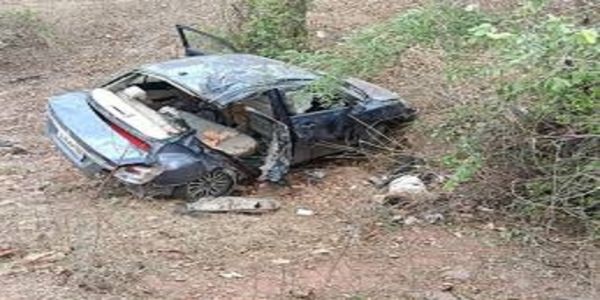 दमोह-कटनी हाईवे पर तेज रफ्तार कार पलटने से युवक और नाबालिग लड़की की मौत, चार घायल
