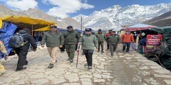 केदारनाथ यात्रा मार्ग पर एसपी निहारिका तोमर का स्थलीय निरीक्षण