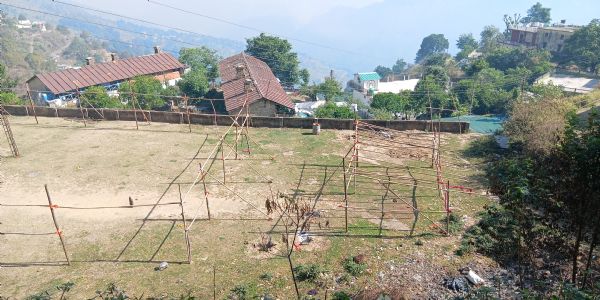 स्कूल का खेल मैदान बना शादी समारोह का केंद्र, छात्र खेल गतिविधियों से वंचित