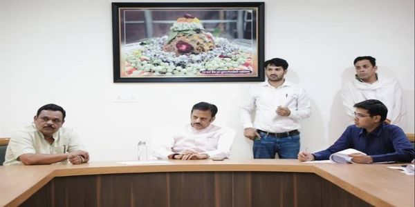 रीवाः उप मुख्यमंत्री शुक्ल ने की नगर निगम के कार्यों की समीक्षा, दिए आवश्यक निर्देश