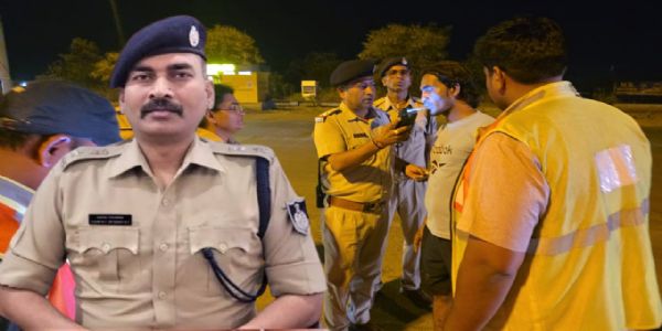 जबलपुर: सड़क दुर्घटनाओं में कमी लाने पुलिस की सख्ती, ब्रीथ एनालाइजर से चेक कर नशे में वाहन चलाने वालों पर कार्रवाई