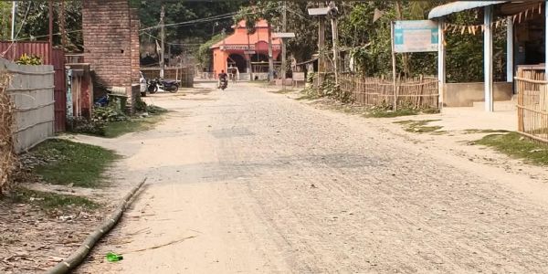 वीरपुर में निर्माणाधीन सड़क बनी मुसीबत: धूल के गुबार से लोग परेशान, सांस की बीमारियों का खतरा बढ़ा