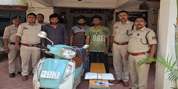 अवैध नशीली दवाइयों के 480 कैप्सूल के साथ तीन आराेपित गिरफ्तार