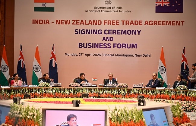 प्रेस को संबोधित करते हुए वाणिज्य मंत्री पीयूष गोयल