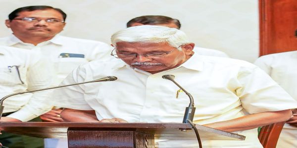 अजहरुद्दीन ने शपथ ग्रहण की