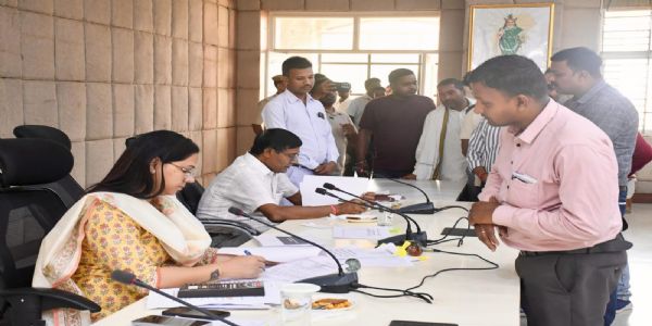 बलरामपुर : जनदर्शन में गूंजी आमजन की आवाज, सीईओ ने दिए त्वरित निराकरण के निर्देश