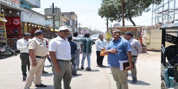 मार्ग चौड़ीकरण के कार्यों को बारिश के पहले पूरा करें : संभागायुक्त सिंह