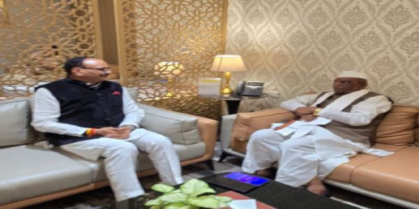 राज्यपाल बागडे से उत्तर प्रदेश के उप मुख्यमंत्री ब्रजेश पाठक की शिष्टाचार भेंट