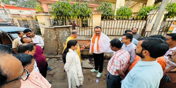 प्रधानमंत्री मोदी के दौरे से पहले बदला बनारस शहर का स्वरूप, लंबित प्रशासनिक फाइलों का निस्तारण