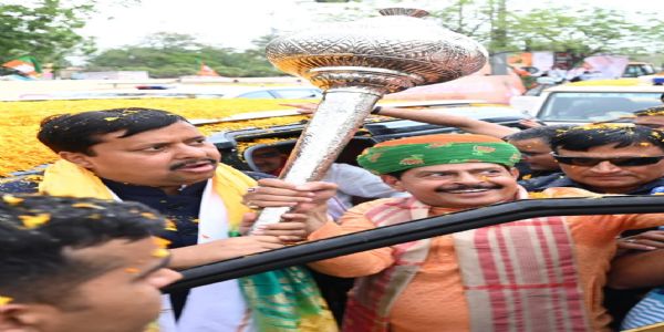 भाजपा राष्ट्रीय अध्यक्ष नितिन नवीन को गदा भेंट कर विधायक गोपाल शर्मा ने किया अभिनंदन