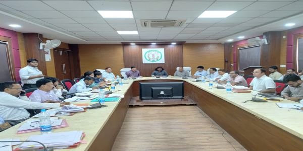 सूरजपुर : राजस्व प्रकरणों पर कलेक्टर सख्त, समय-सीमा में निराकरण के निर्देश