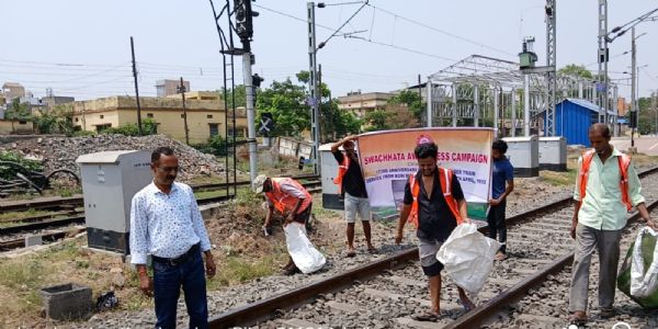 मालदा मंडल ने भागलपुर एवं जमालपुर स्टेशनों पर चलाया विशेष स्वच्छता जागरूकता