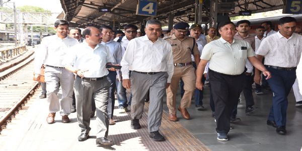 उत्तर पश्चिम रेलवे के महाप्रबंधक अमिताभ ने किया अजमेर स्टेशन का सघन निरीक्षण