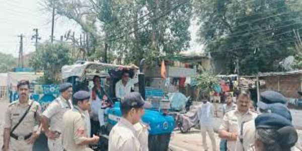 मप्र विधानसभा: ट्रैक्टर लेकर पहुंचे विधायक को गेट पर रोका, हंगामा; कांग्रेस का वॉकआउट