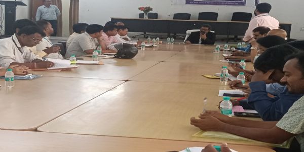 रामगढ़ व्यवहार न्यायालय में नीलाम पत्र वाद और एनपीए खातों की हुई समीक्षा, वसूली प्रक्रिया तेज करने के निर्देश