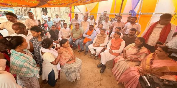 जगन्नाथपुर मंदिर हत्याकांड: भाजपा नेताओं ने परिजनों से मिलकर दिया सांत्वना, कानून-व्यवस्था पर उठाए सवाल