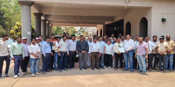 खाद, कृषि दवाई एवं बीज व्यापारियों ने समस्याओं को लेकर ज्ञापन सौंपा