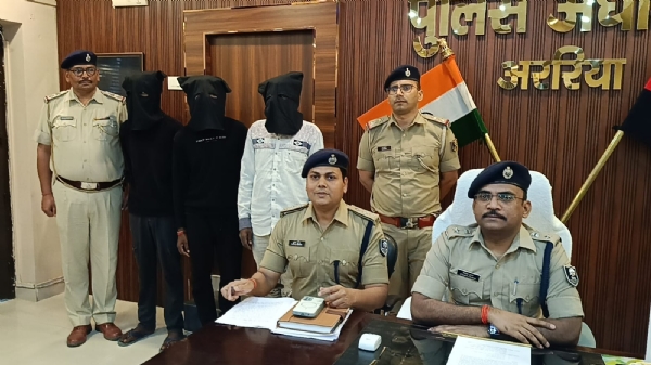 अररिया फोटो:एसपी पीसी में जानकारी देते