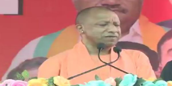 हुगली में चुनावी सभा को संबोधित कर रहे यूपी के सीएम योगी आदित्यनाथ