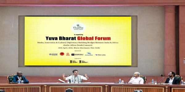 कार्यक्रम में विदेश राज्य मंत्री मार्गेरिटा एवं संघ के प्रचार प्रमुख आंबेकर