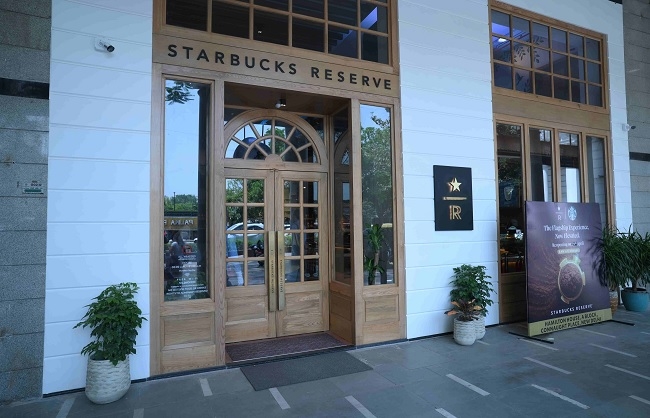 टाटा स्टारबक्स के हैमिल्टन हाउस में नए रिजर्व स्टोर की लॉन्चिंग का फोटो