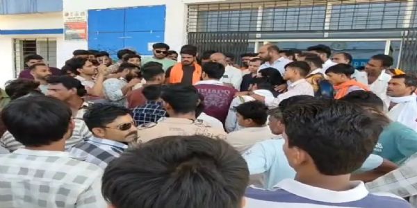 आगरमालवाः जिला अस्पताल में जुड़वां नवजातों की मौत, परिजनों ने किया हंगामा