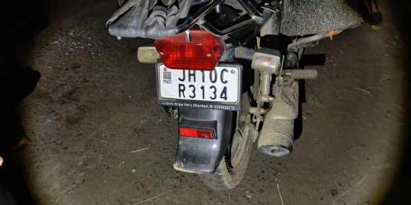 सड़क हादसे में दंपती की मौत, बच्चा गंभीर