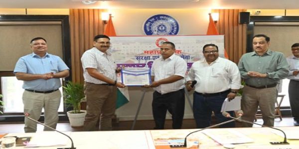 एनसीआर महाप्रबन्धक ने मंडल के 10 रेल कर्मचारियों को किया पुरस्कृत