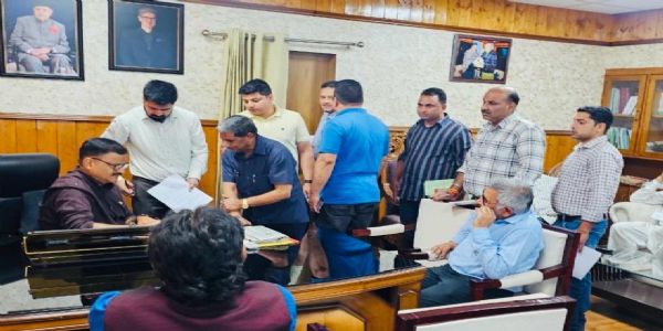 विकास मुद्दों पर जनता से मिले मंत्री जावेद राणा, समयबद्ध कार्रवाई का भरोसा